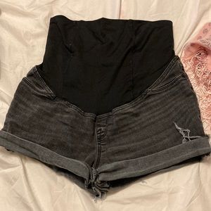 Maternity shorts, black. Size 2